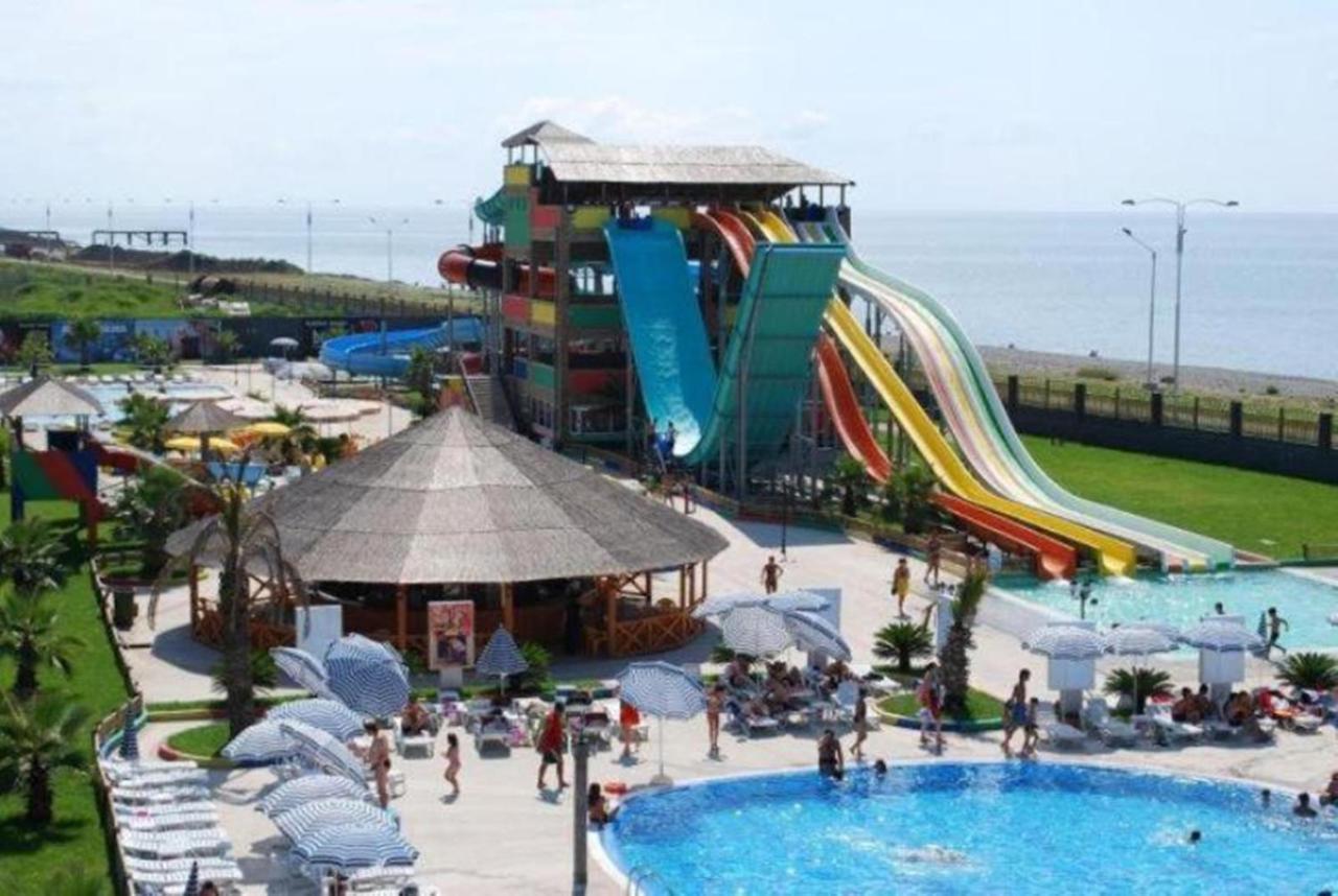 Apartment Desi With Sea View On The Beach In Batumi Exteriér fotografie