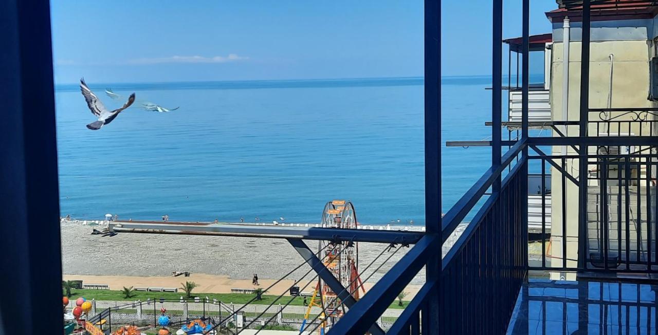 Apartment Desi With Sea View On The Beach In Batumi Exteriér fotografie