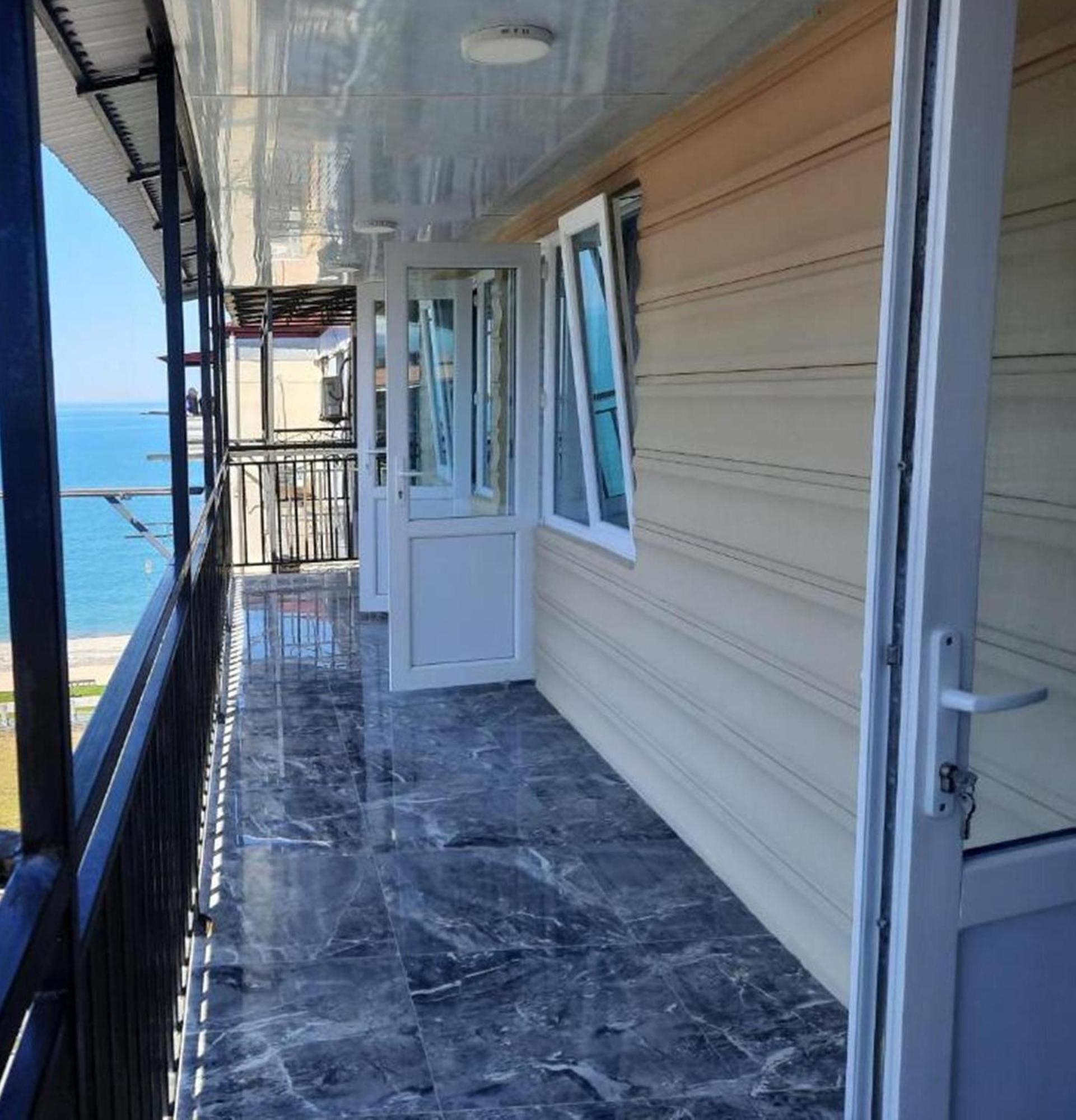 Apartment Desi With Sea View On The Beach In Batumi Exteriér fotografie